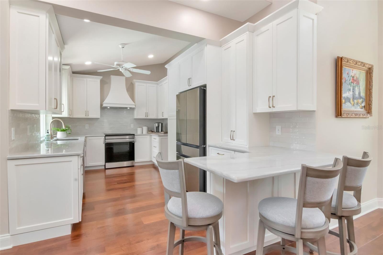 Listing photo id 3 for 5106 Poe Avenue