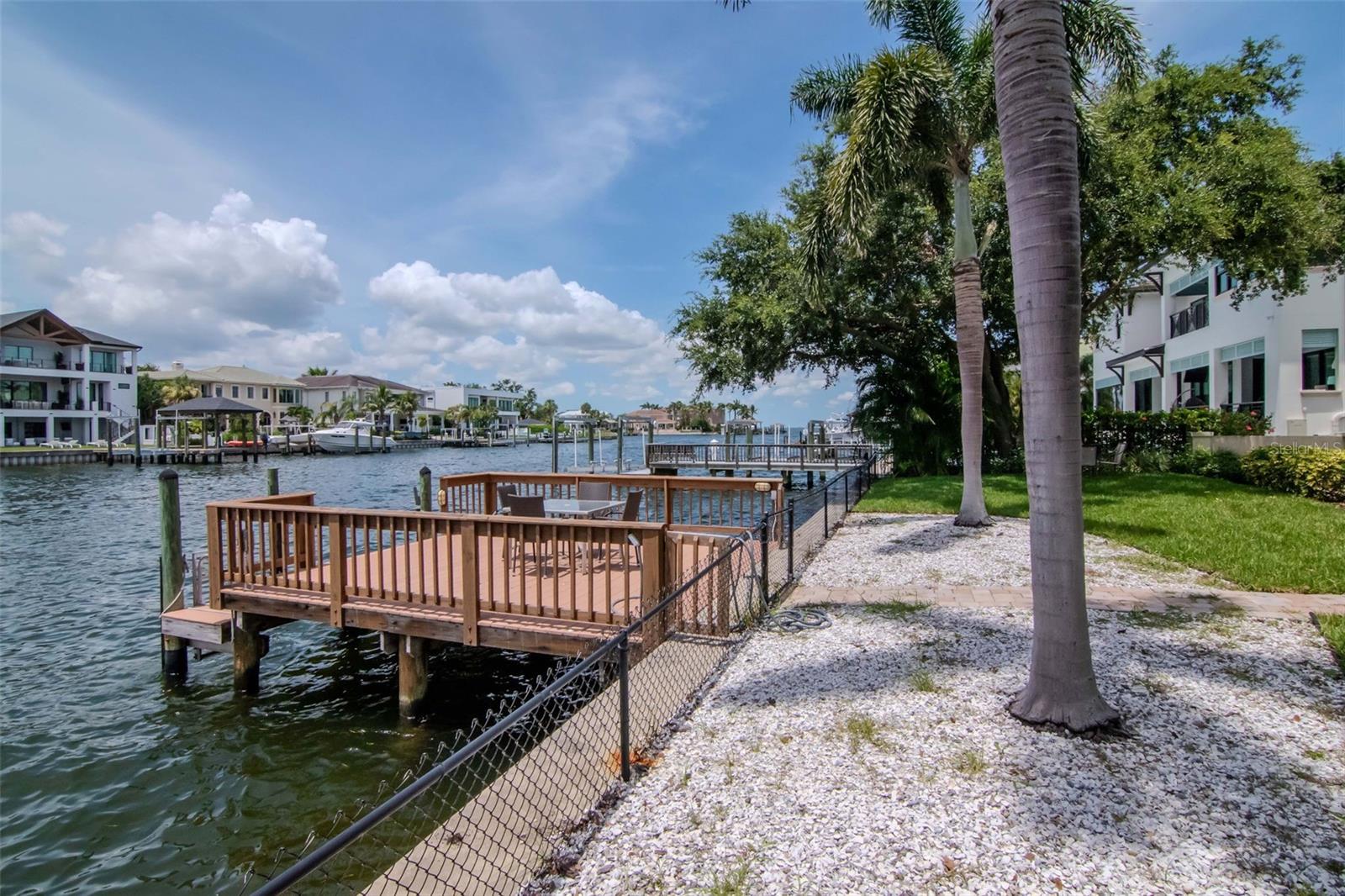 Listing photo id 49 for 5106 Poe Avenue