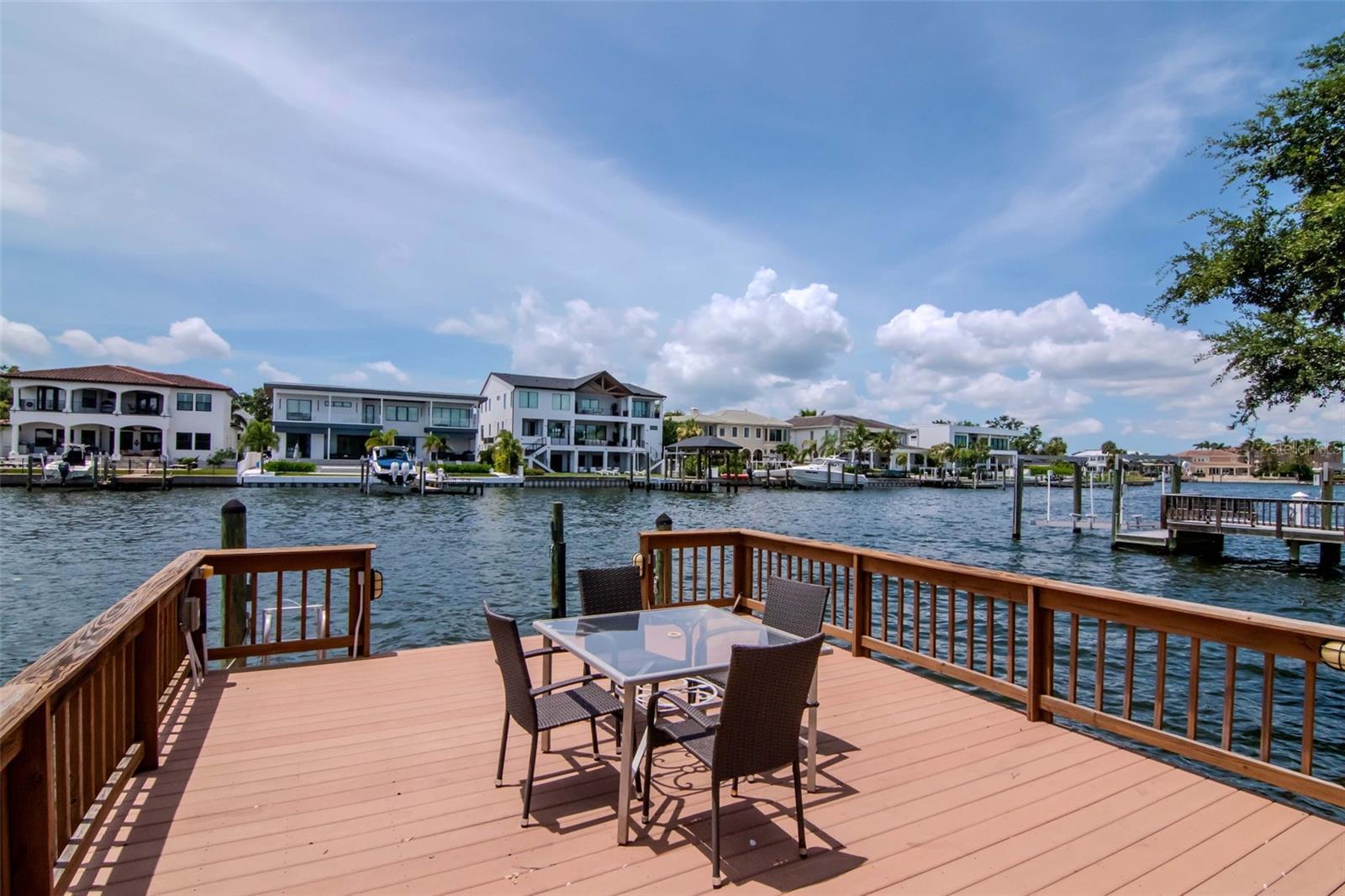Listing photo id 50 for 5106 Poe Avenue