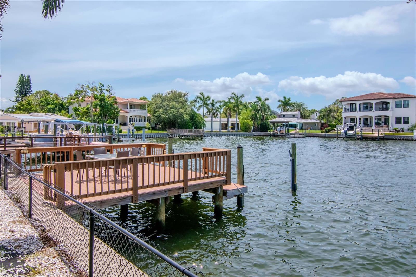Listing photo id 52 for 5106 Poe Avenue