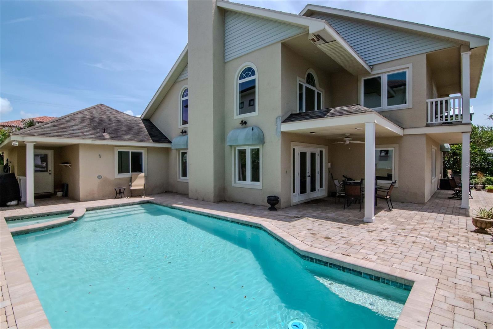 Listing photo id 56 for 5106 Poe Avenue