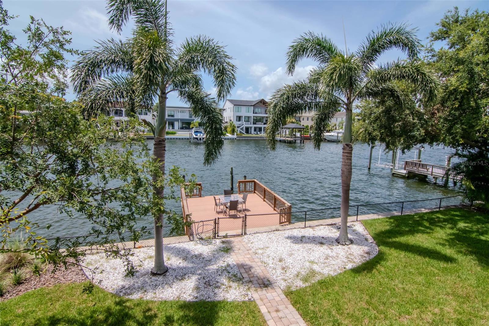 Listing photo id 65 for 5106 Poe Avenue