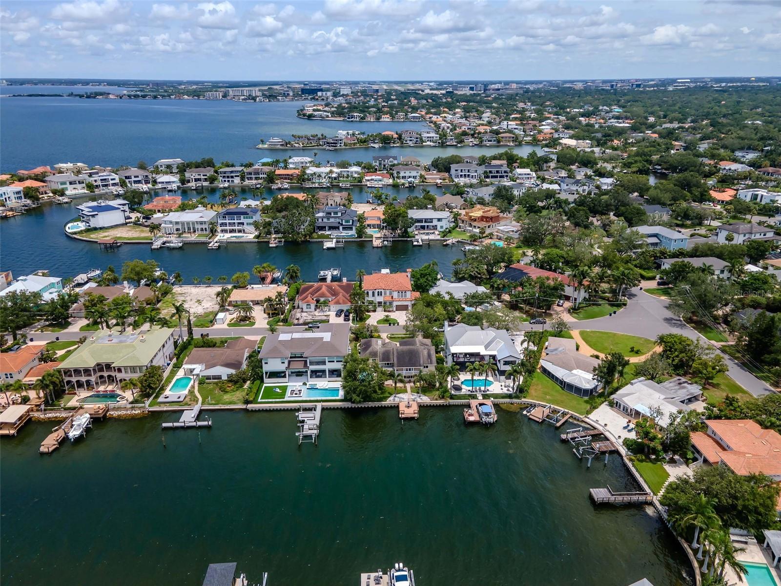 Listing photo id 70 for 5106 Poe Avenue