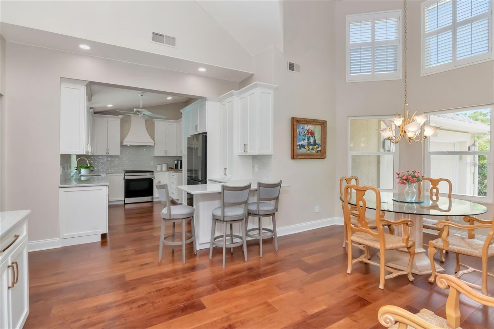 Listing photo id 6 for 5106 Poe Avenue