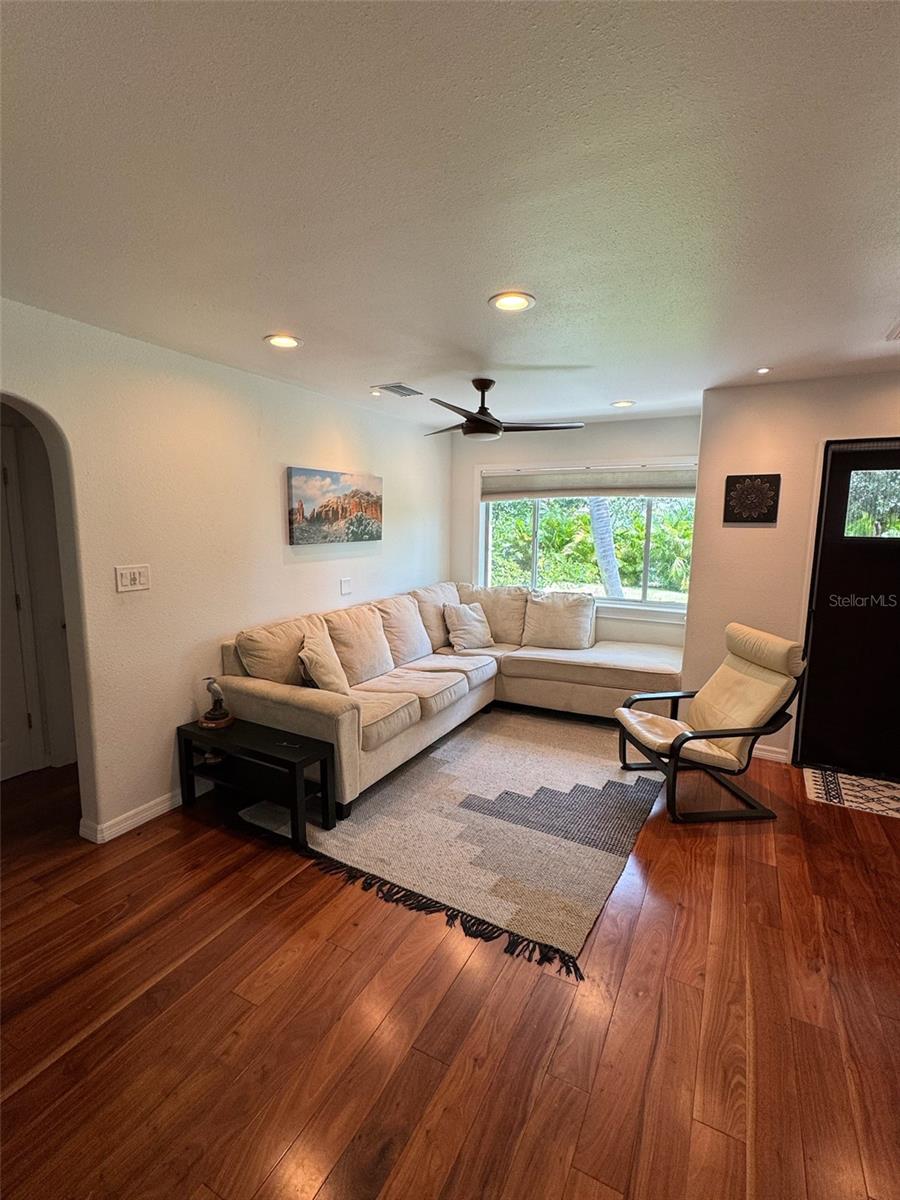Image 10 of 49 For 136 25th Avenue N