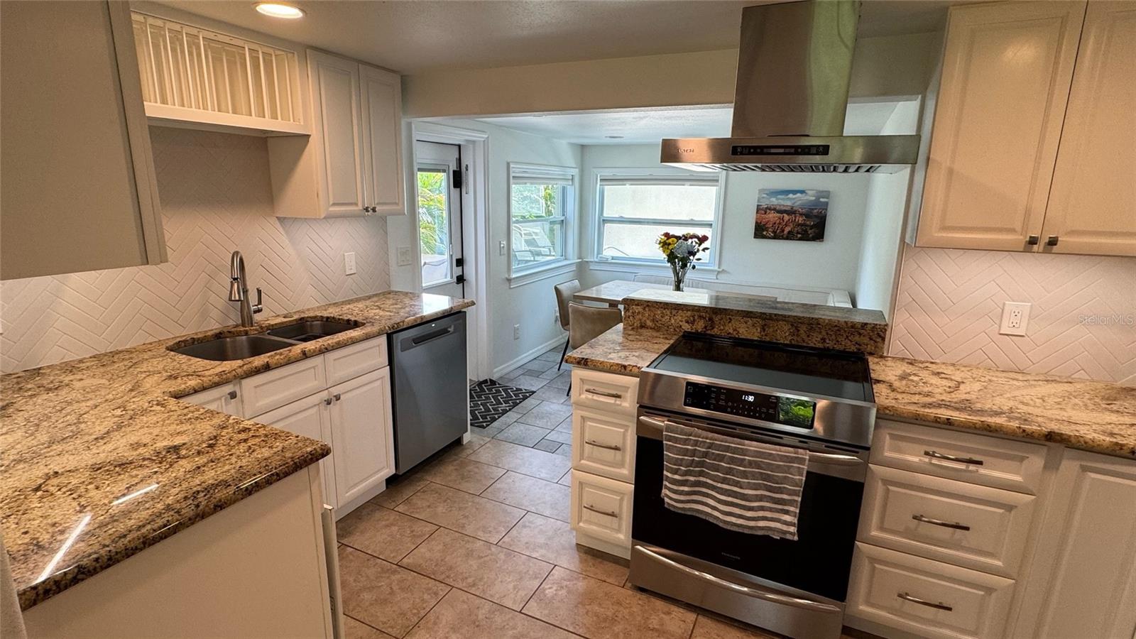 Image 12 of 49 For 136 25th Avenue N