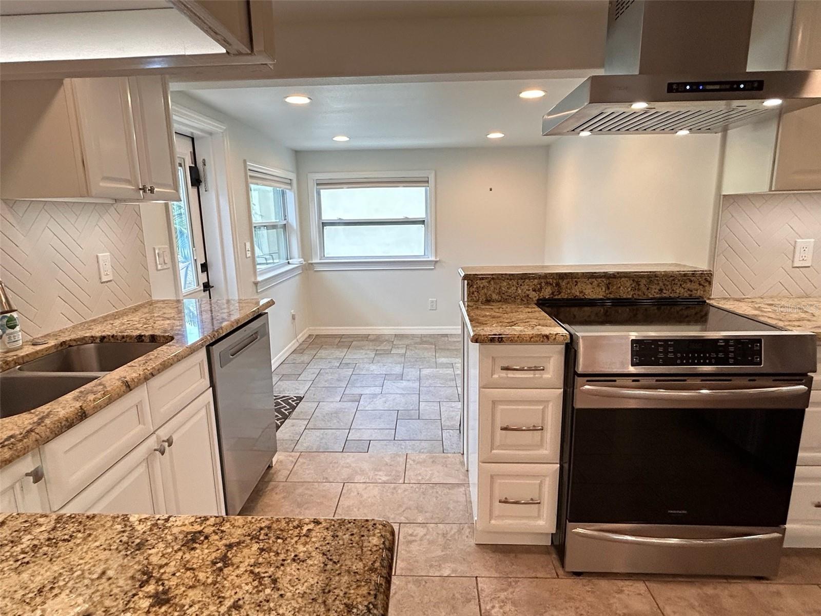 Image 17 of 49 For 136 25th Avenue N