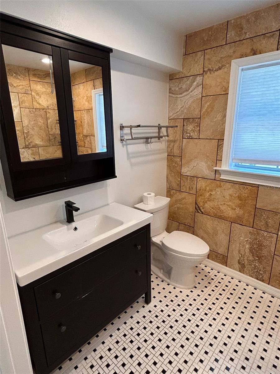 Image 21 of 49 For 136 25th Avenue N