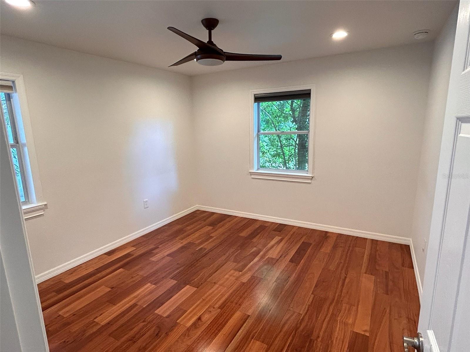 Image 29 of 49 For 136 25th Avenue N