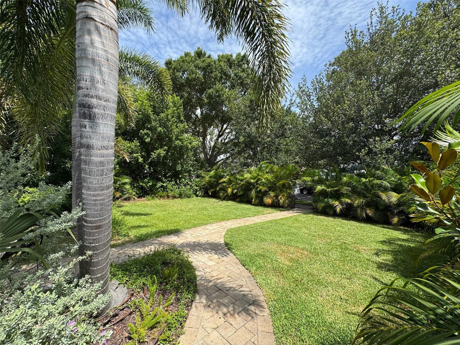 Image 43 of 49 For 136 25th Avenue N