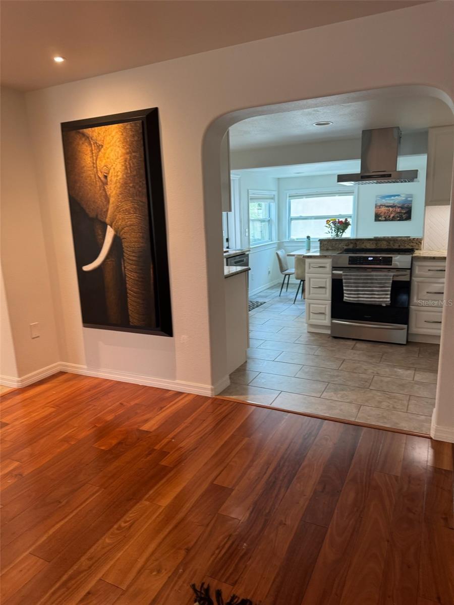 Image 5 of 49 For 136 25th Avenue N