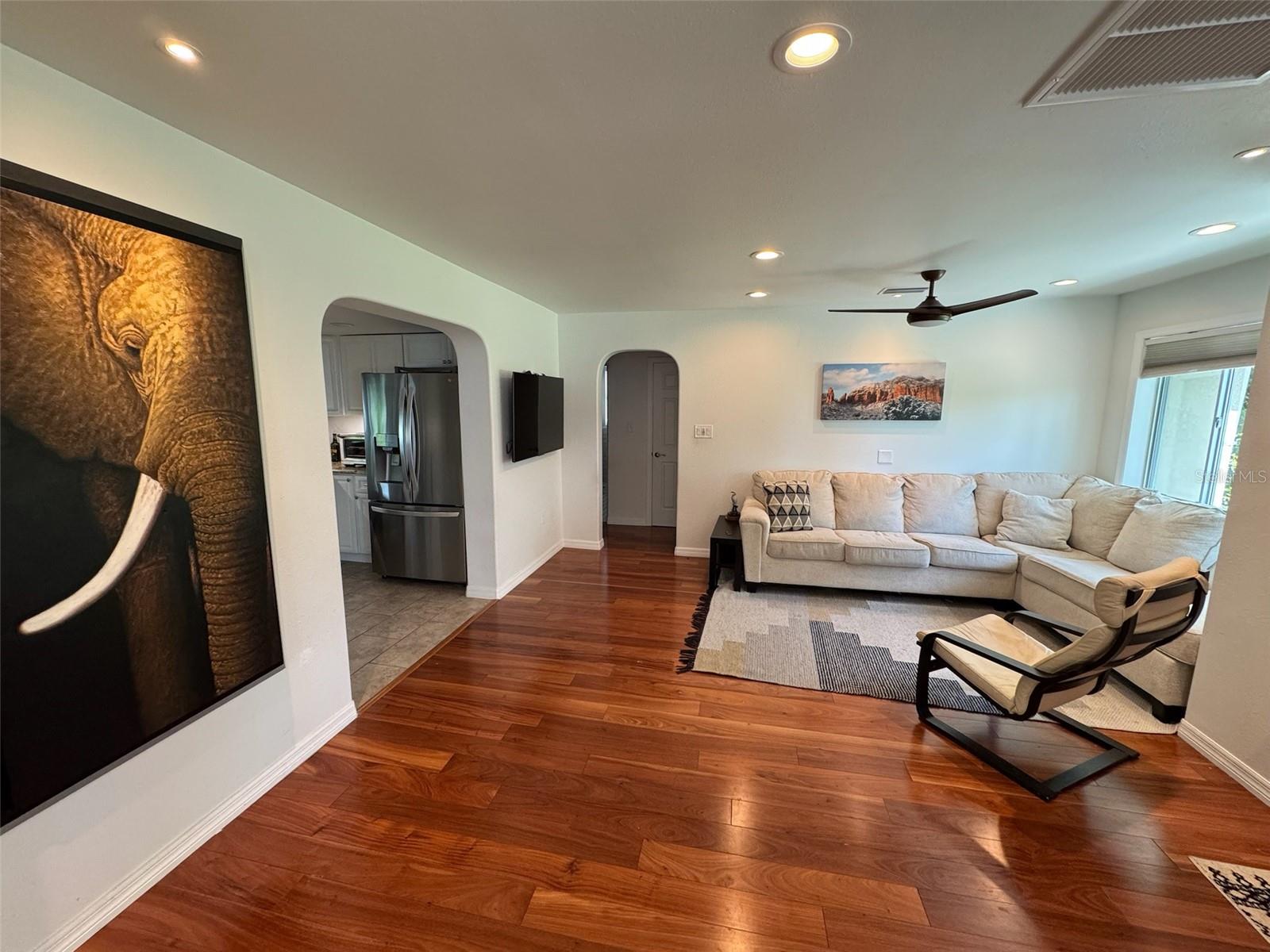 Image 6 of 49 For 136 25th Avenue N