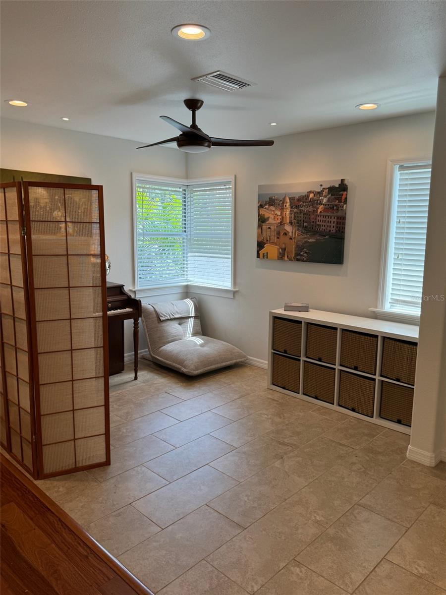 Image 8 of 49 For 136 25th Avenue N