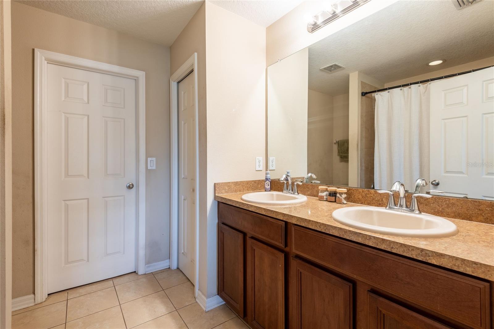 Image 16 of 26 For 8814 Red Beechwood Court