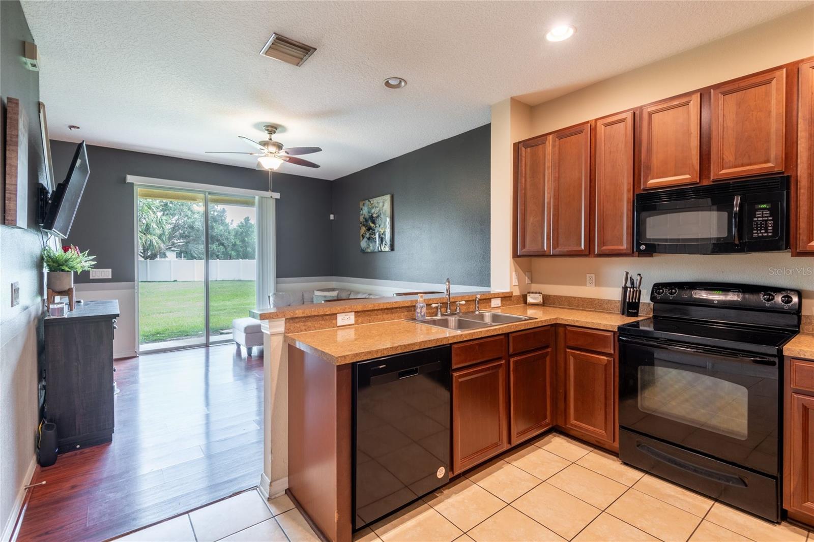 Image 7 of 26 For 8814 Red Beechwood Court