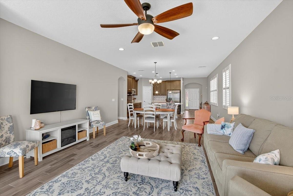 Image 10 of 58 For 13136 Peachleaf Avenue