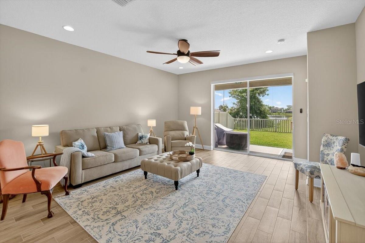 Image 11 of 58 For 13136 Peachleaf Avenue