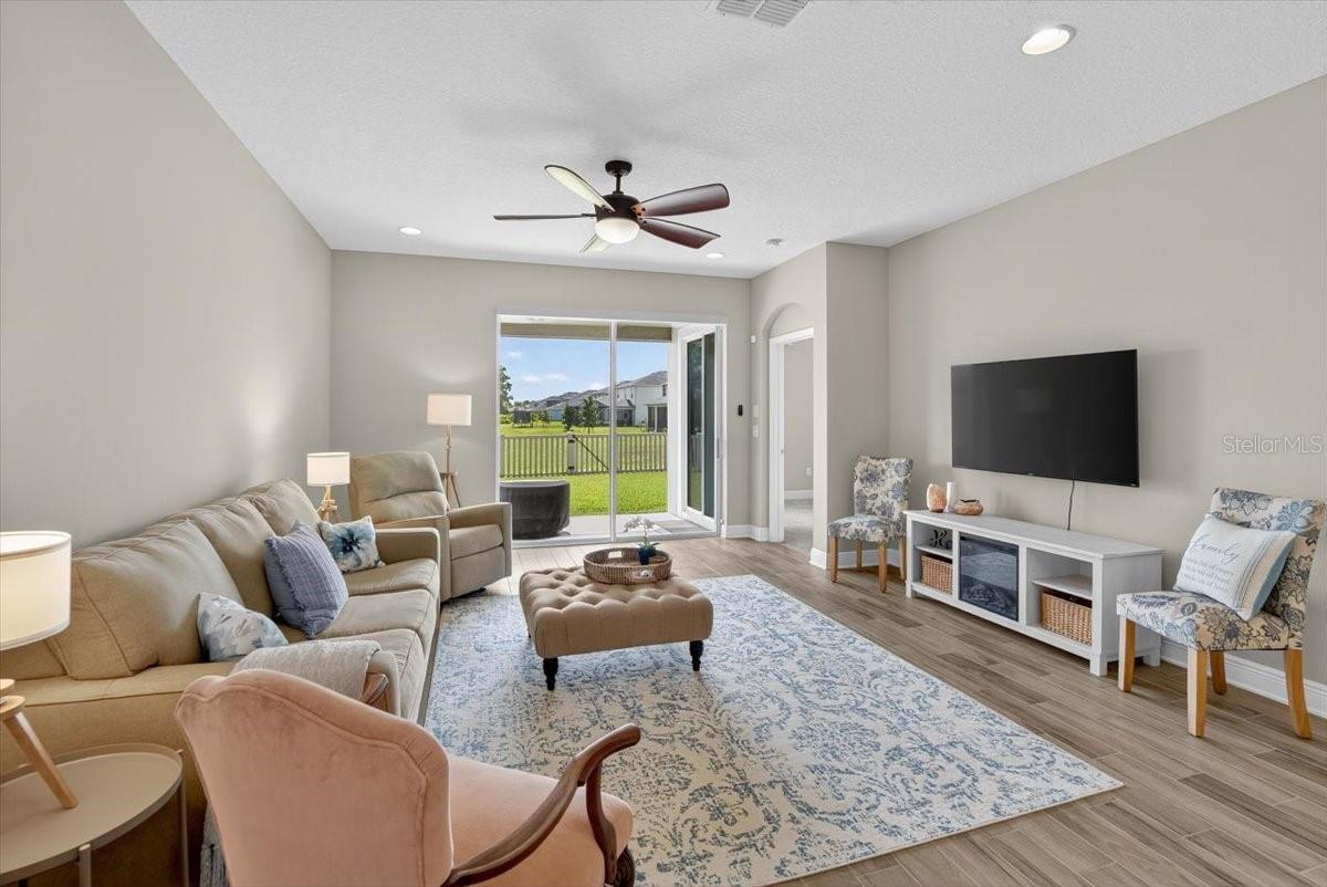 Image 12 of 58 For 13136 Peachleaf Avenue