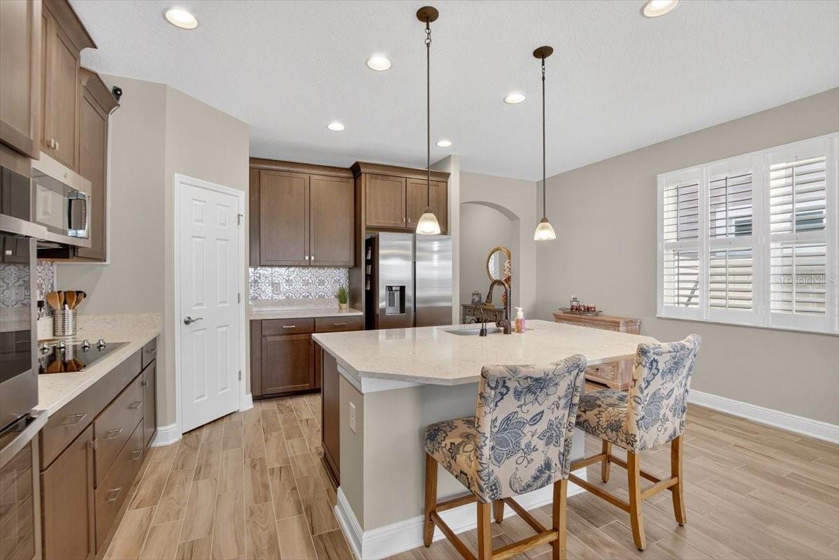 Image 16 of 58 For 13136 Peachleaf Avenue