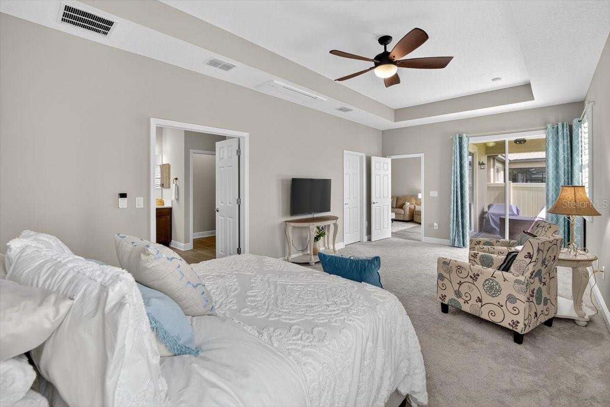 Image 21 of 58 For 13136 Peachleaf Avenue