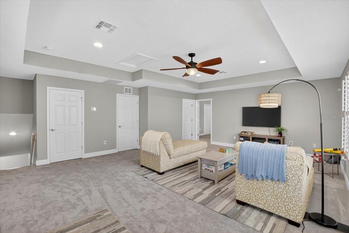 Image 38 of 58 For 13136 Peachleaf Avenue