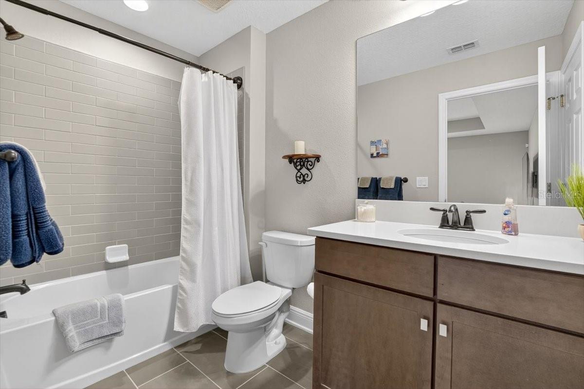 Image 43 of 58 For 13136 Peachleaf Avenue