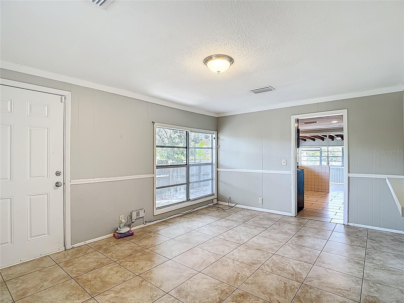 Image 14 of 51 For 8614 Orangeview Avenue