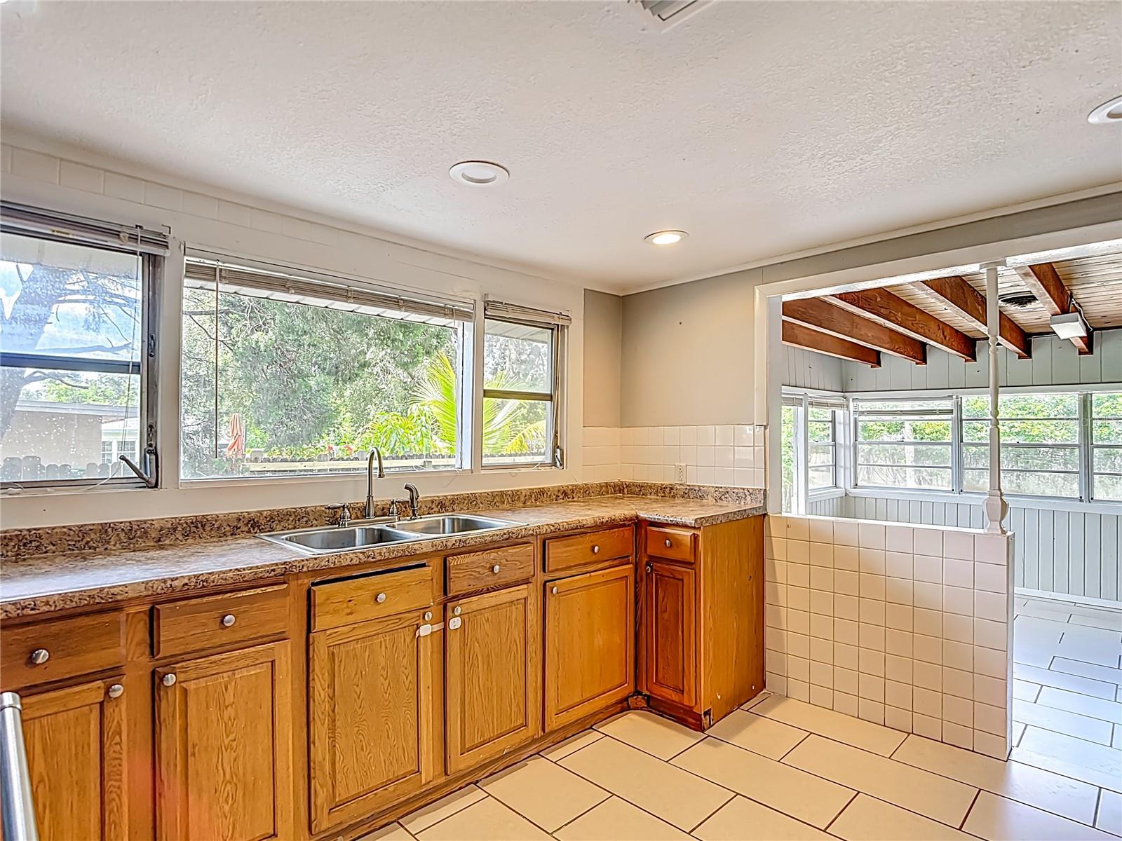 Image 17 of 51 For 8614 Orangeview Avenue