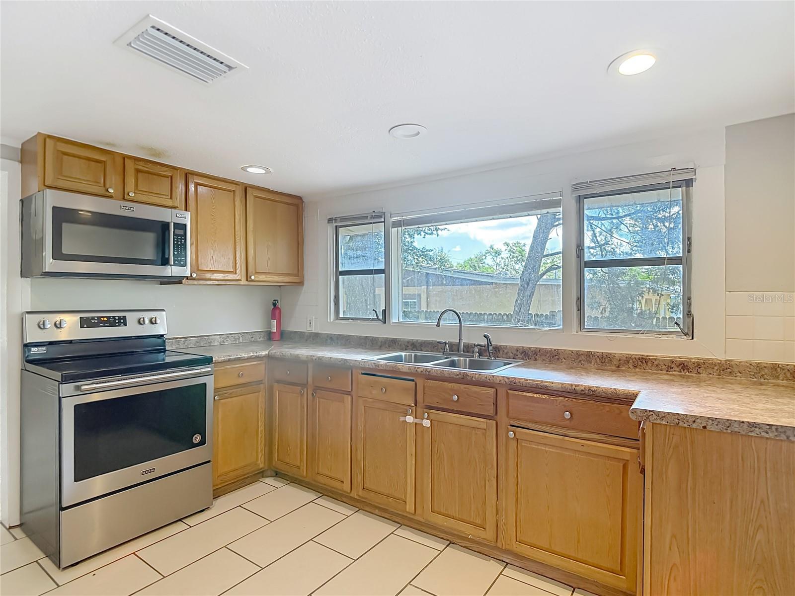 Image 20 of 51 For 8614 Orangeview Avenue