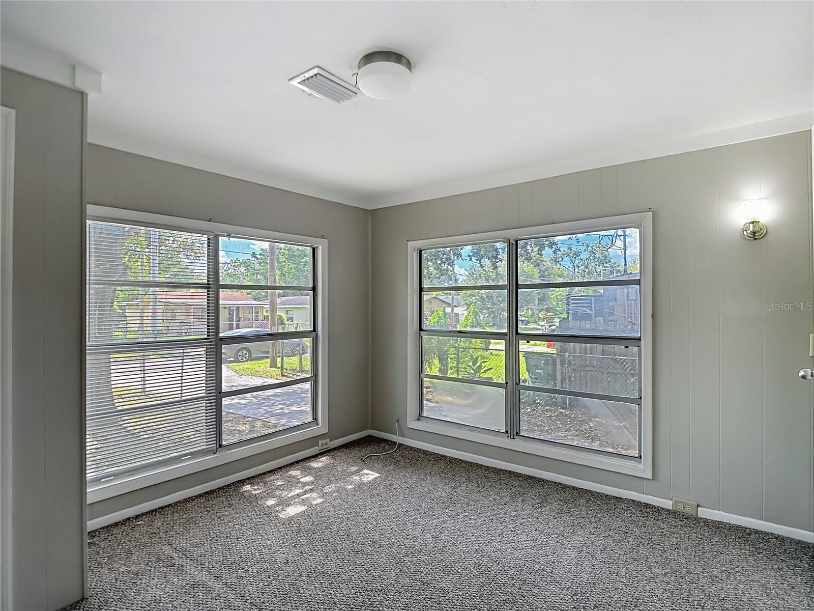 Image 21 of 51 For 8614 Orangeview Avenue