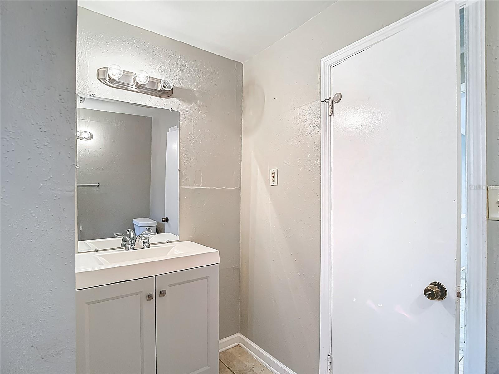 Image 28 of 51 For 8614 Orangeview Avenue