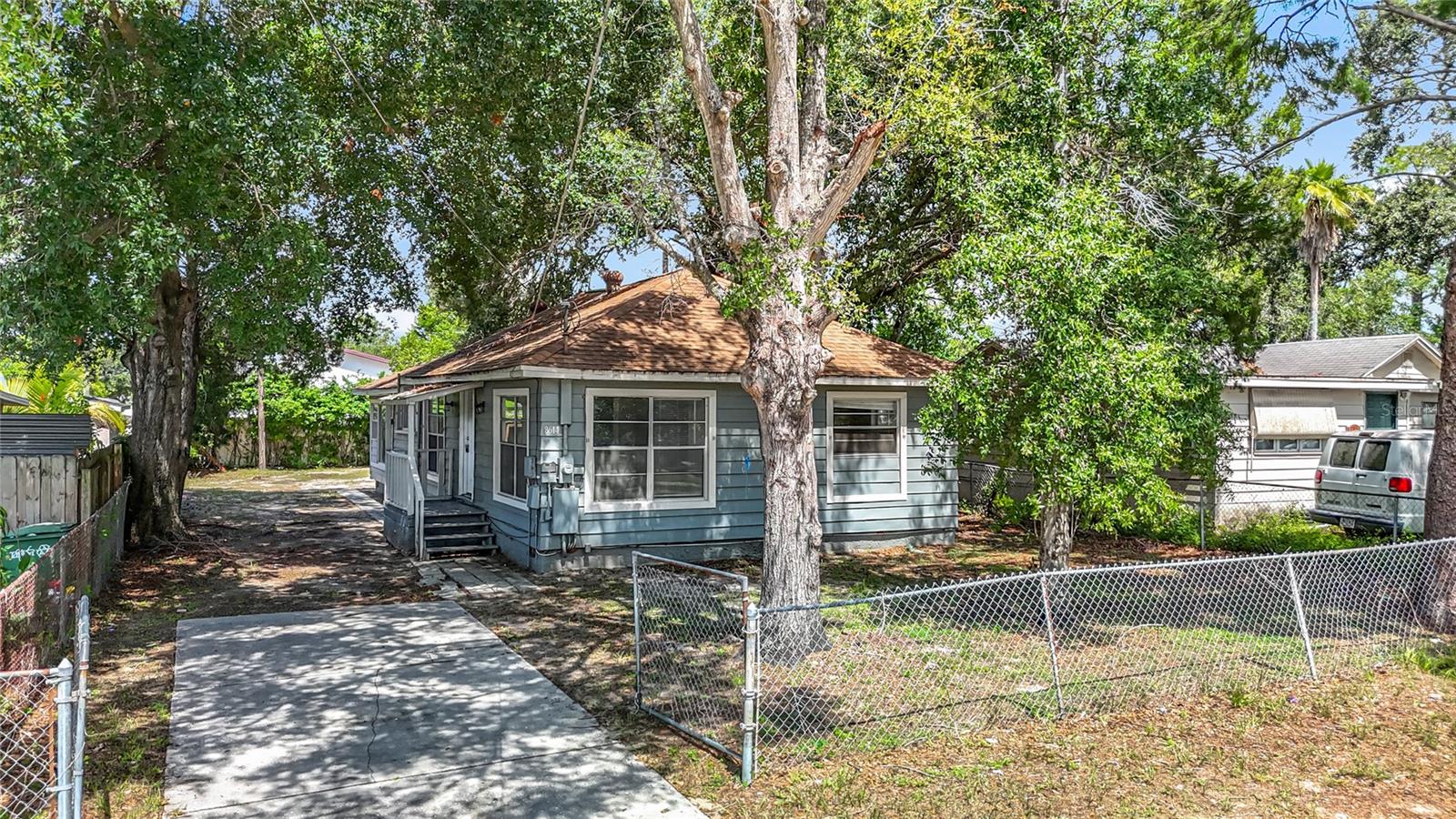 Image 6 of 51 For 8614 Orangeview Avenue
