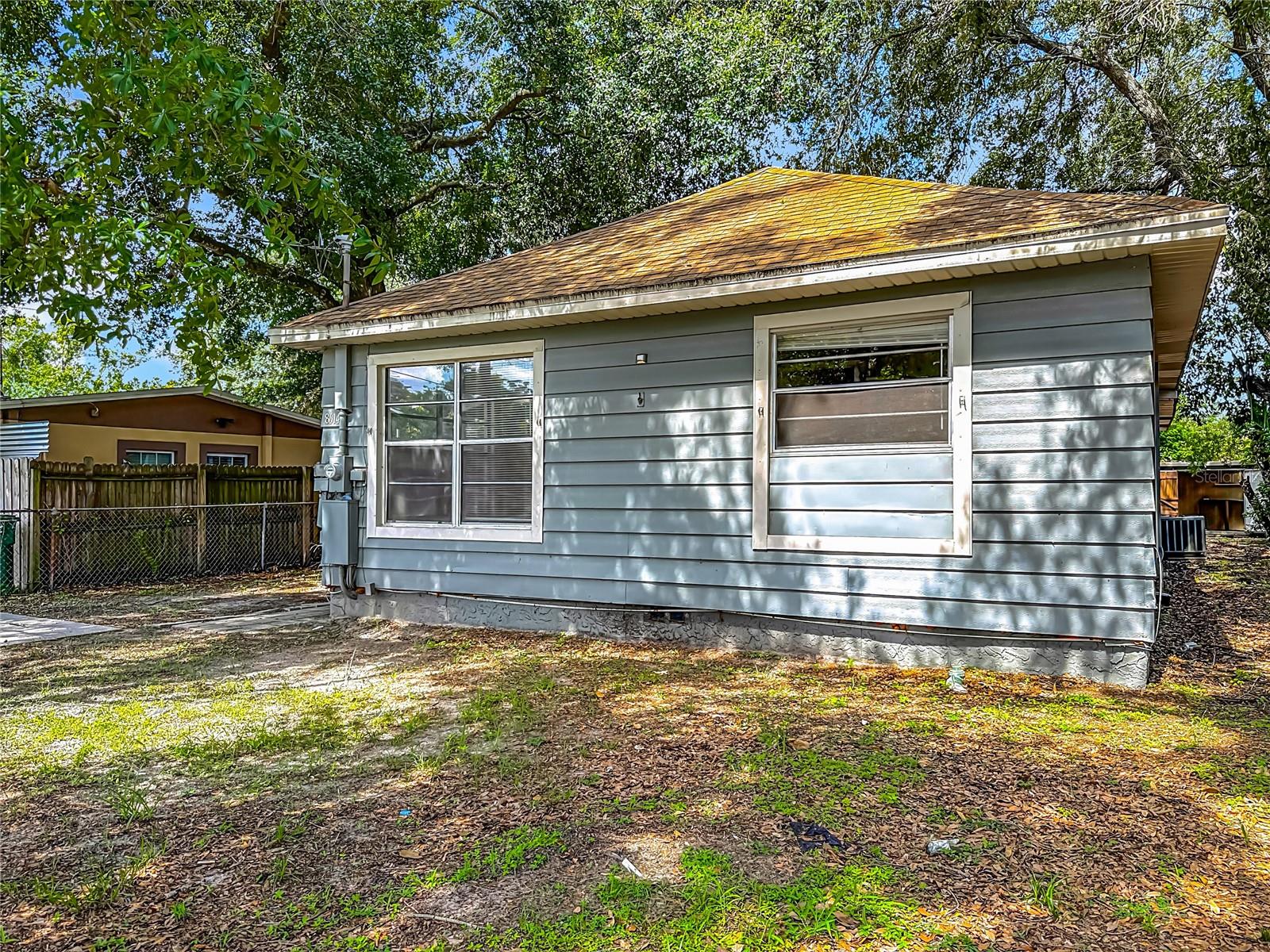 Image 8 of 51 For 8614 Orangeview Avenue