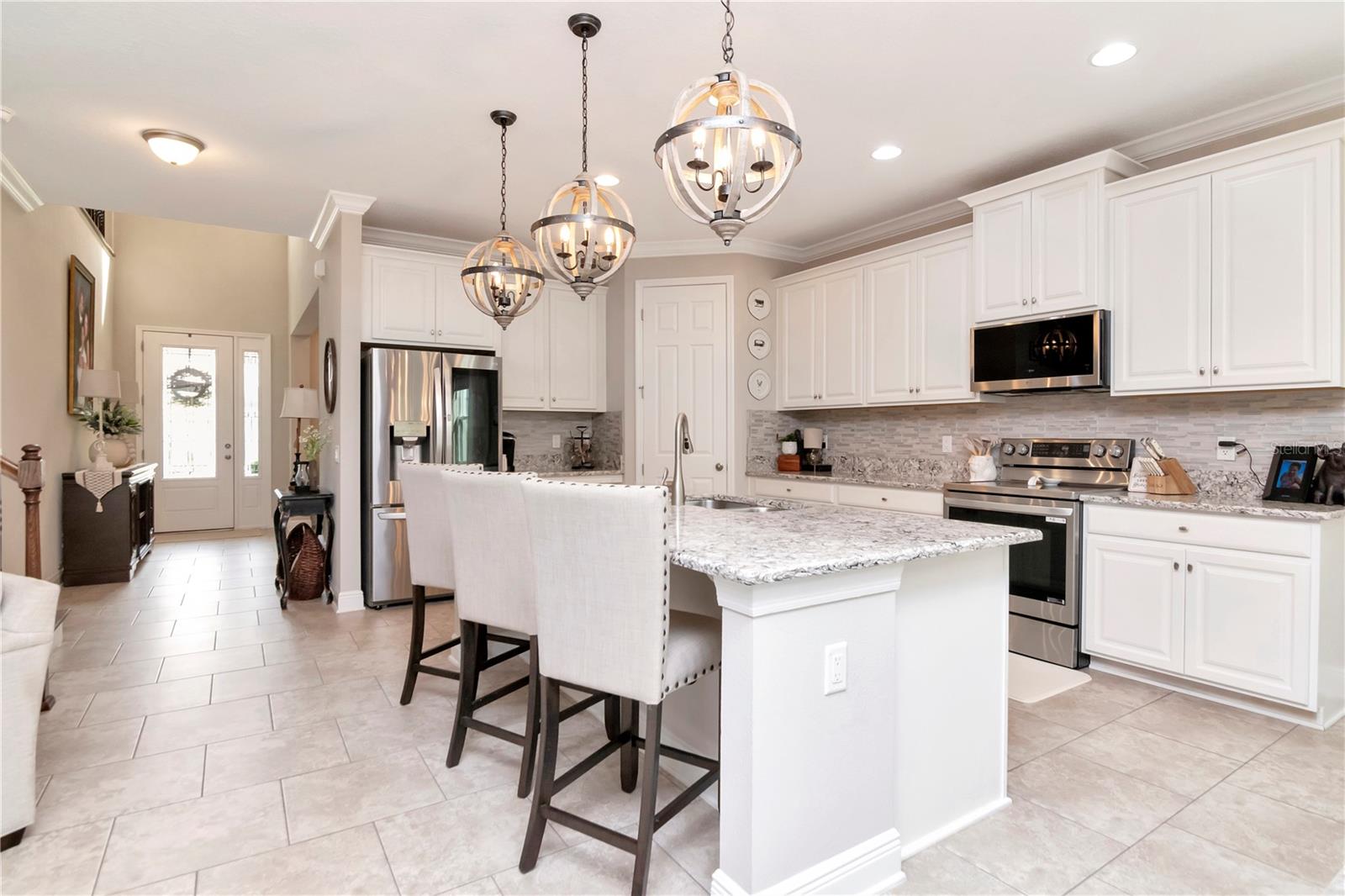 Listing photo id 10 for 11425 Leland Groves Drive