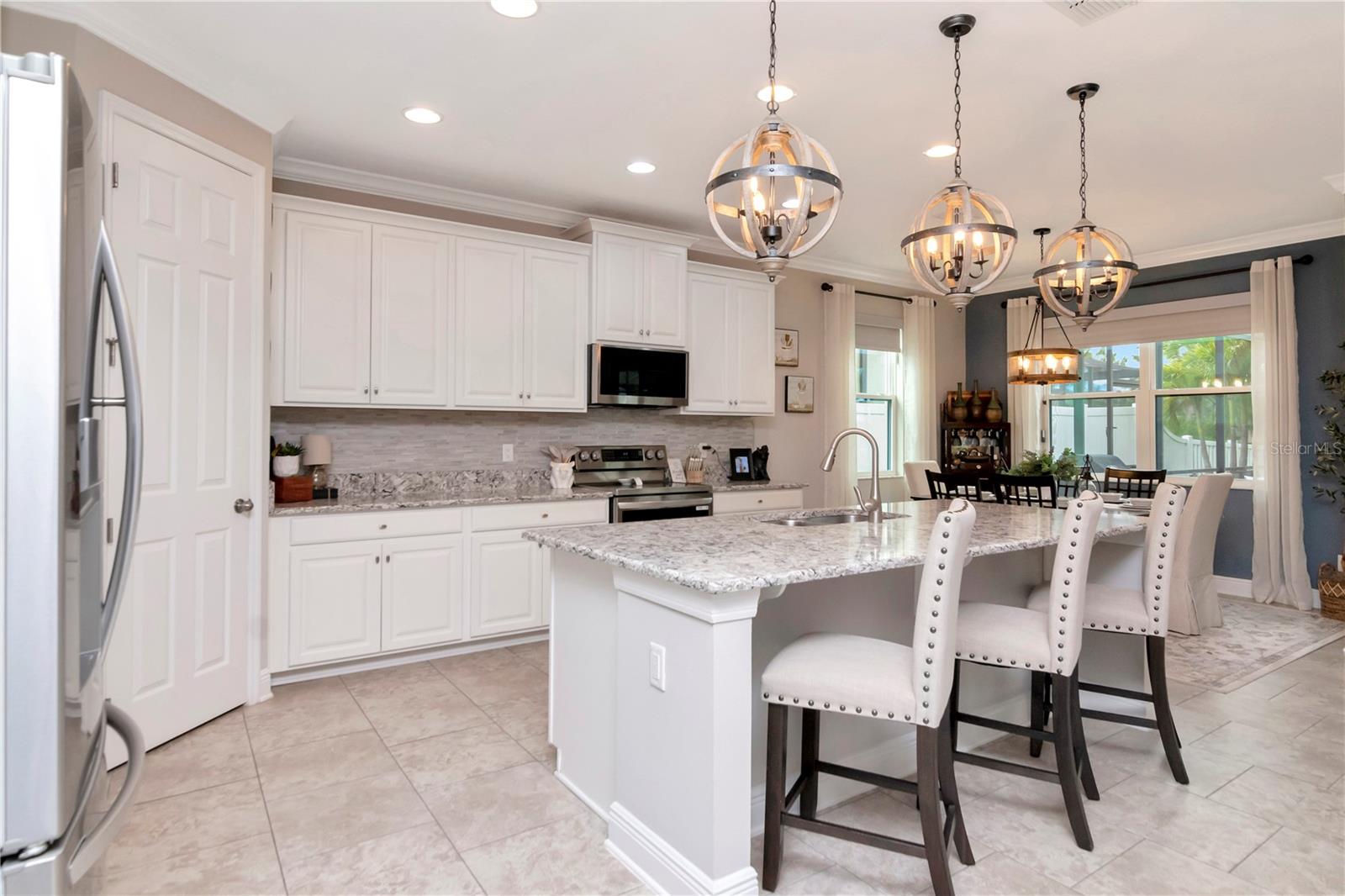 Listing photo id 17 for 11425 Leland Groves Drive