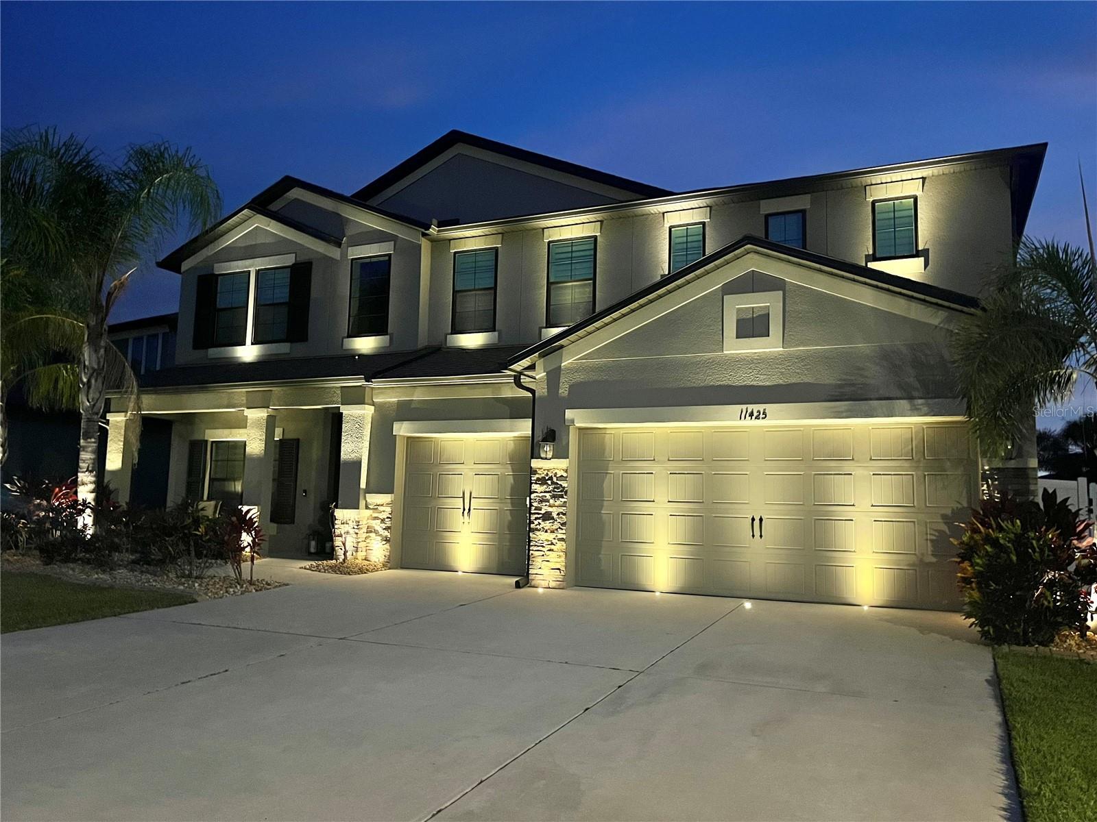 Listing photo id 0 for 11425 Leland Groves Drive