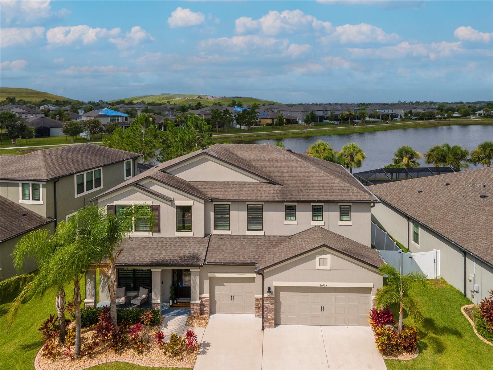 Listing photo id 1 for 11425 Leland Groves Drive