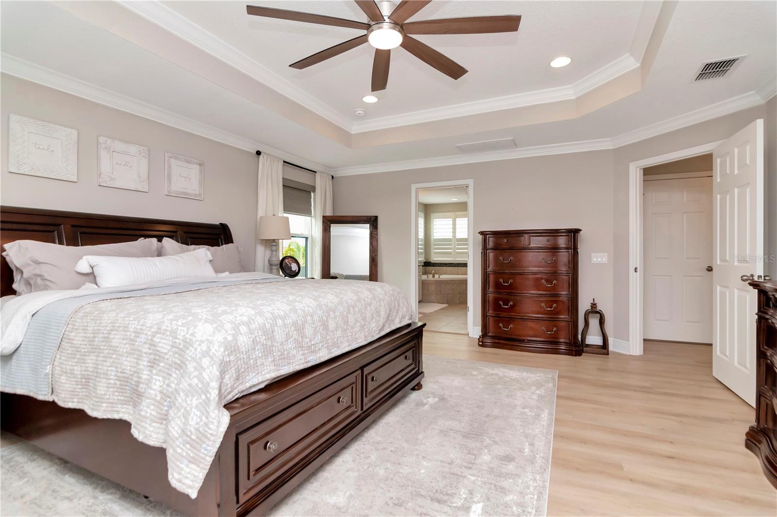 Listing photo id 32 for 11425 Leland Groves Drive