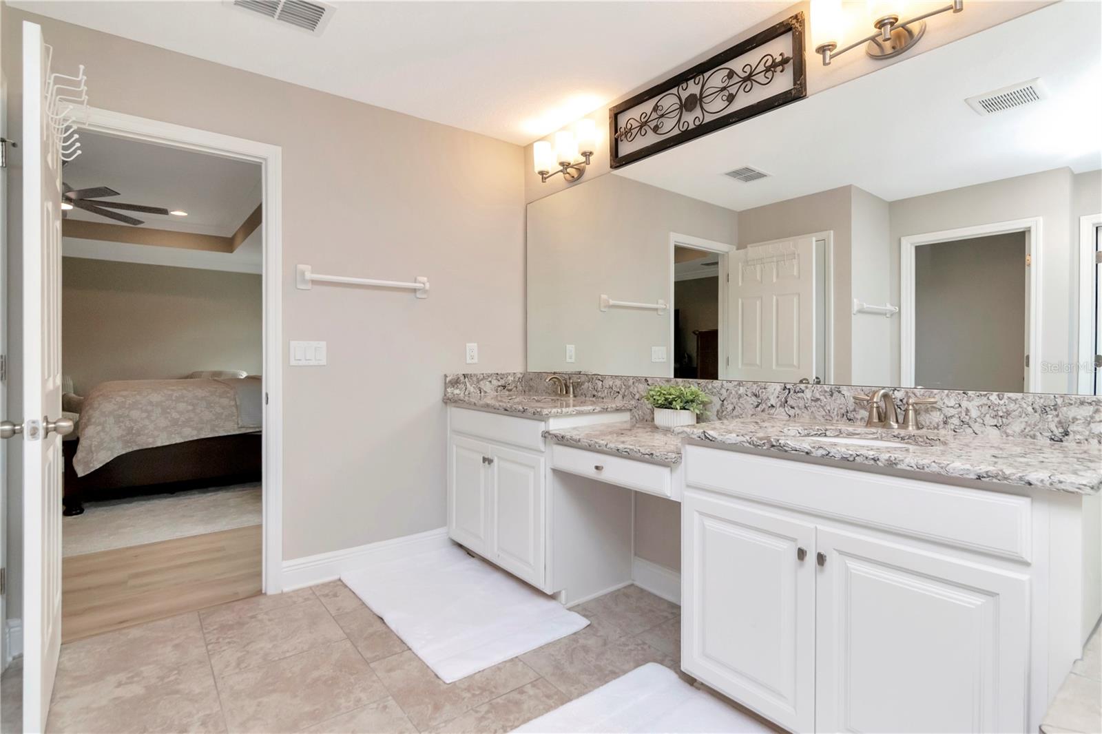 Listing photo id 34 for 11425 Leland Groves Drive