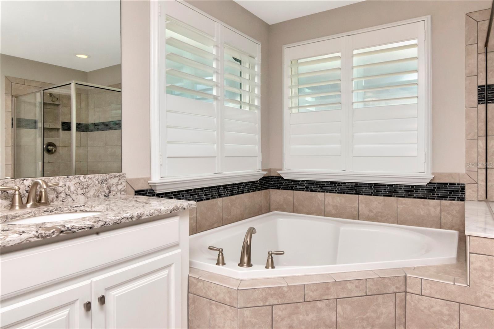Listing photo id 35 for 11425 Leland Groves Drive