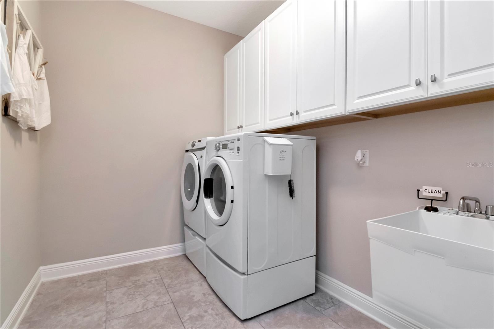 Listing photo id 41 for 11425 Leland Groves Drive