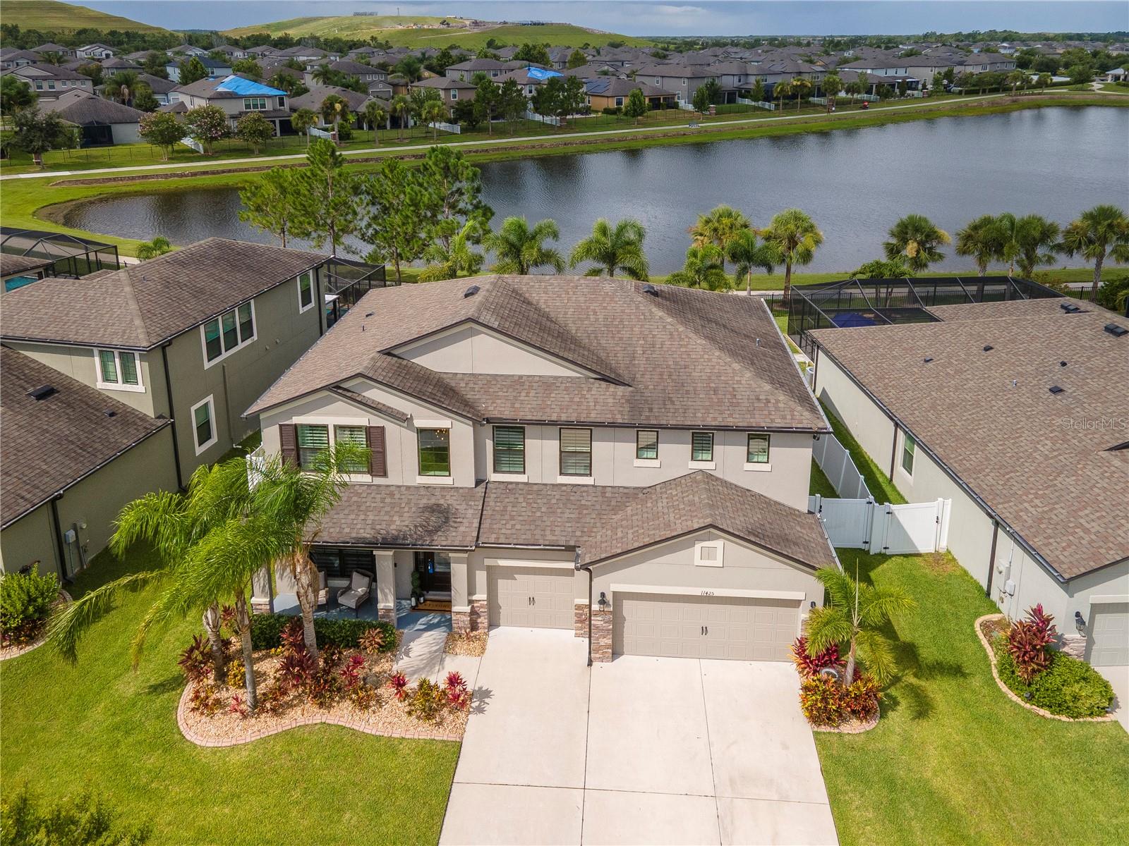 Listing photo id 3 for 11425 Leland Groves Drive