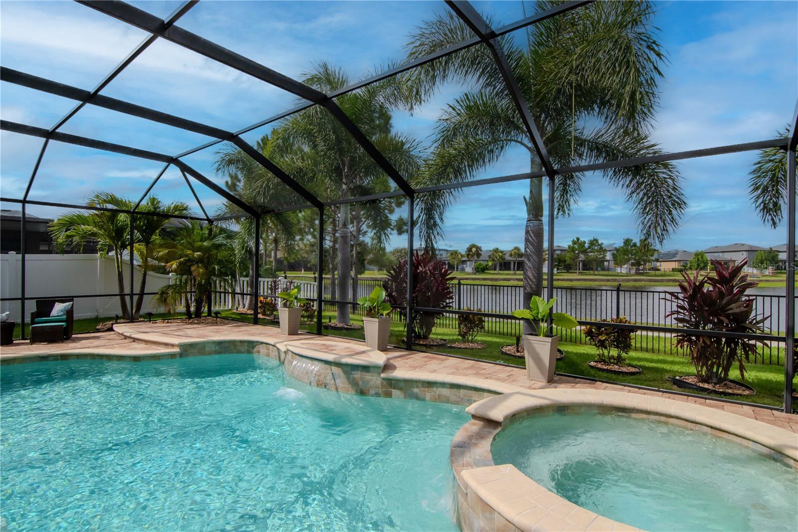 Listing photo id 49 for 11425 Leland Groves Drive