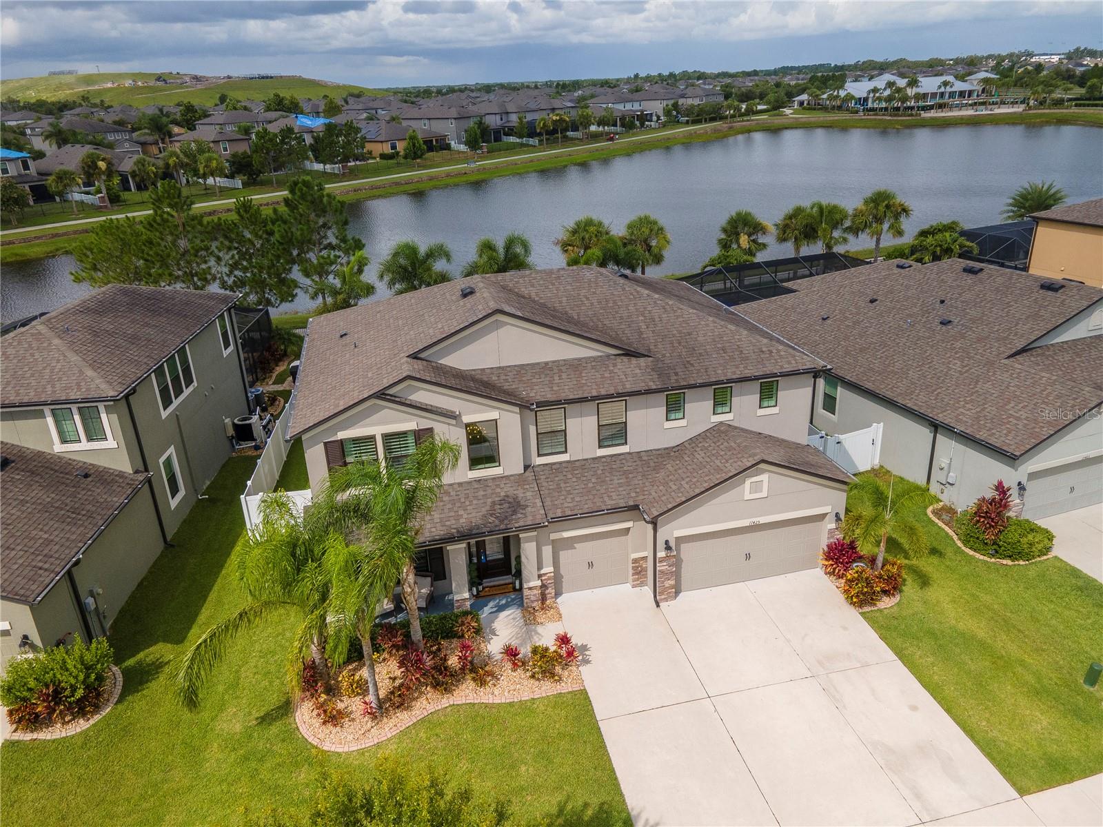 Listing photo id 4 for 11425 Leland Groves Drive