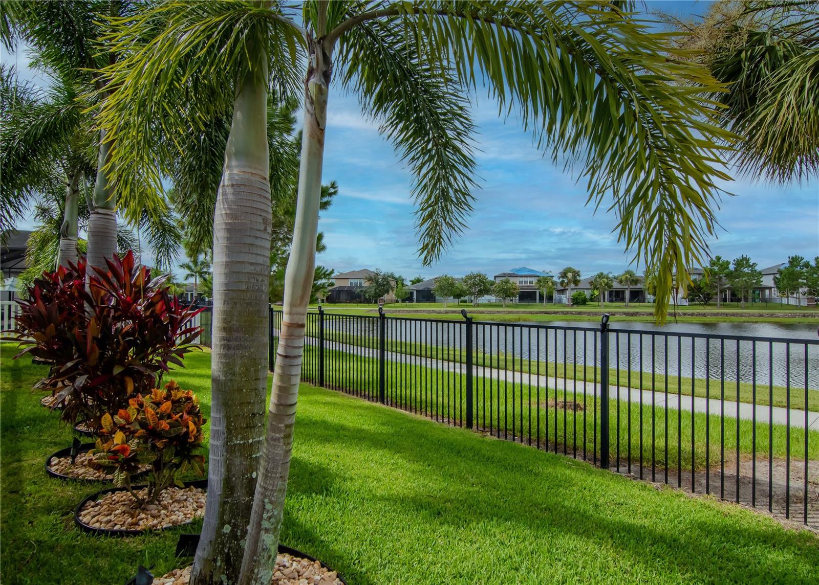 Listing photo id 60 for 11425 Leland Groves Drive