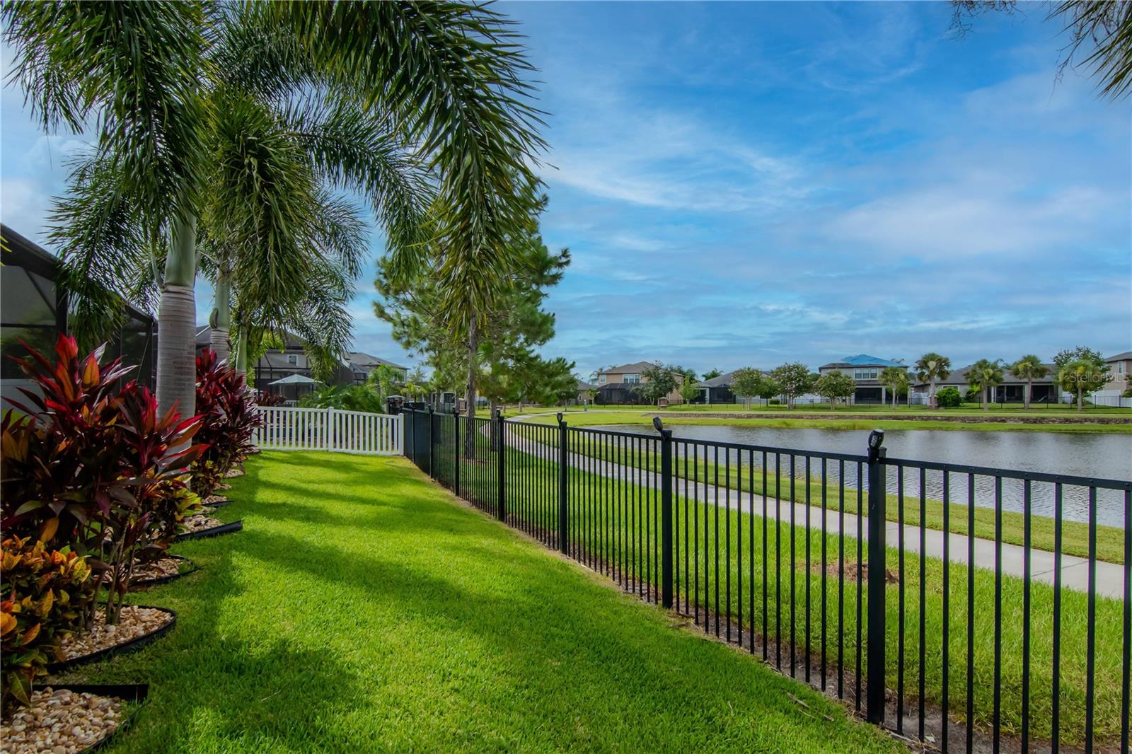 Listing photo id 61 for 11425 Leland Groves Drive