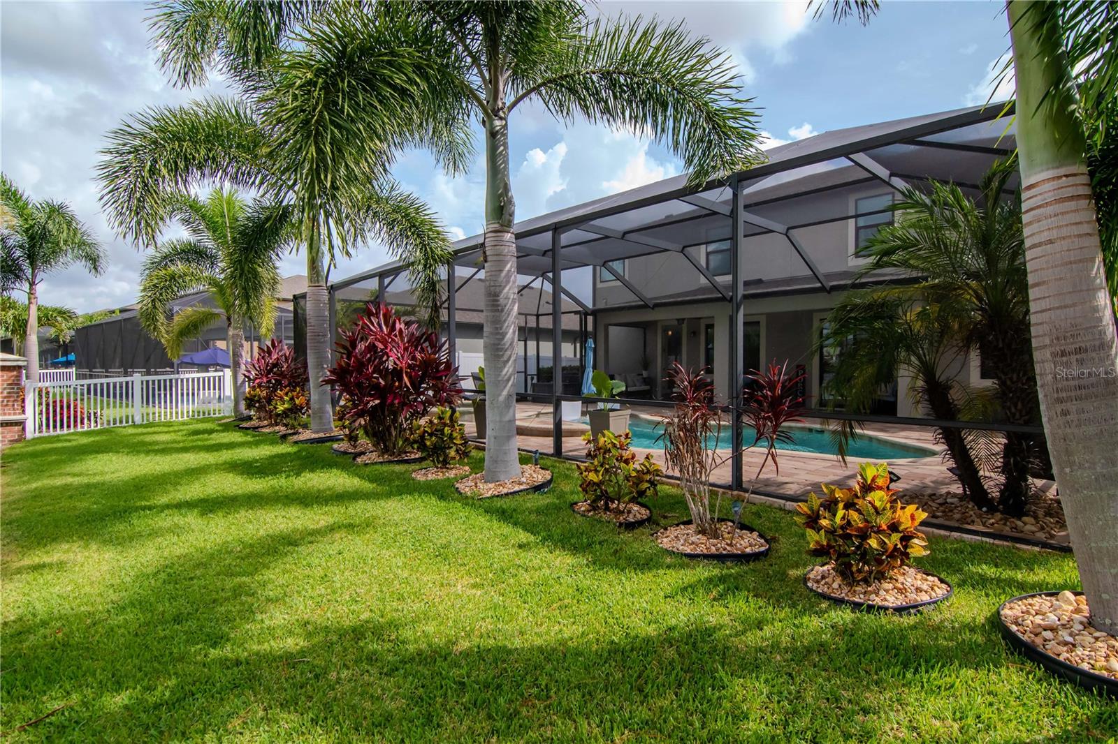 Listing photo id 63 for 11425 Leland Groves Drive