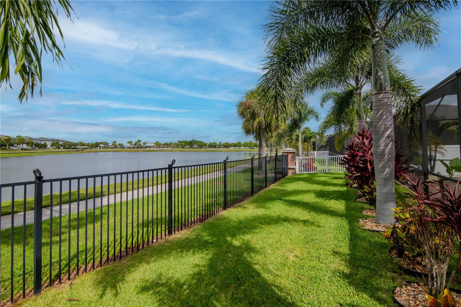 Listing photo id 65 for 11425 Leland Groves Drive