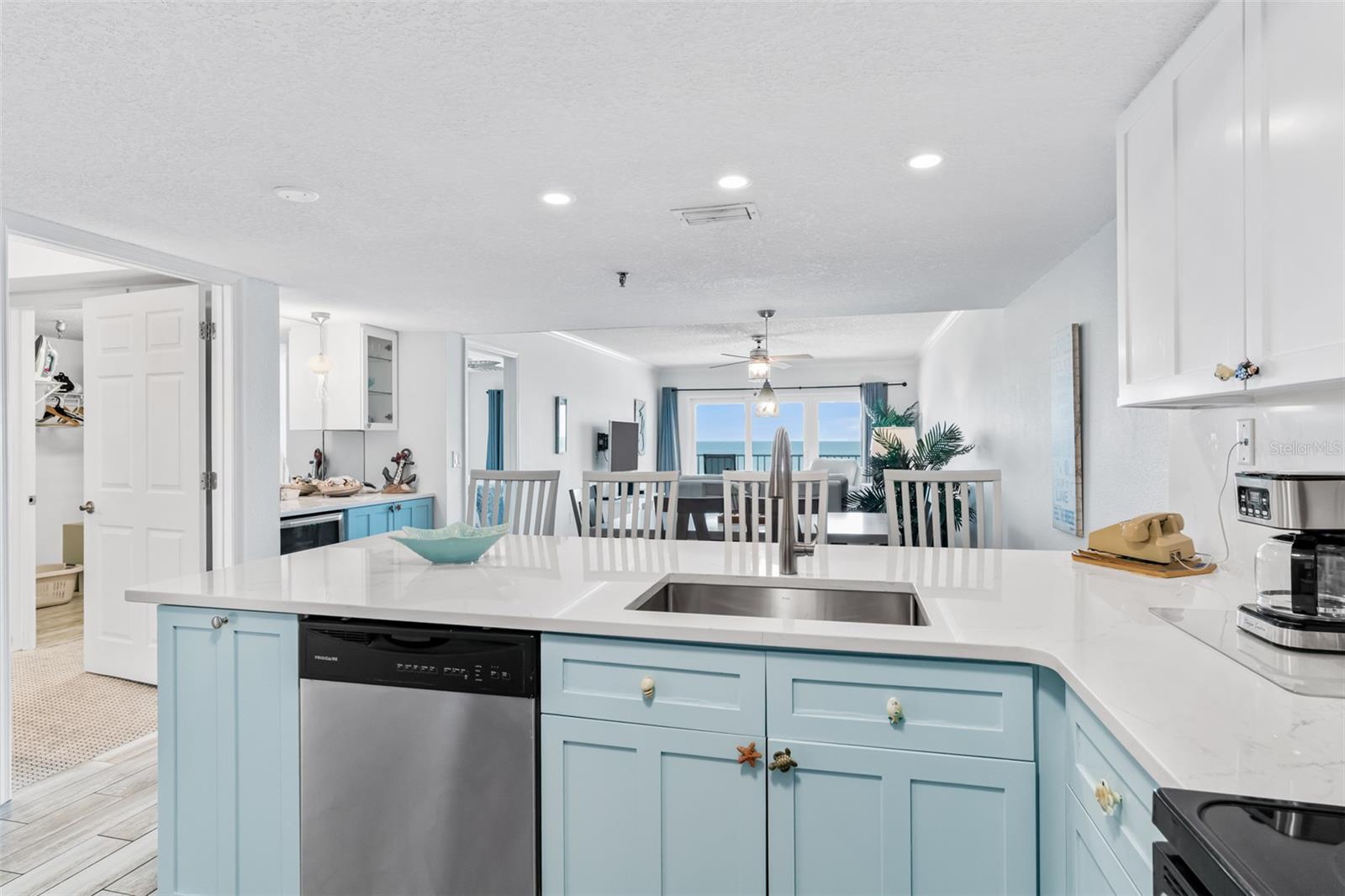 Listing photo id 11 for 18500 Gulf Boulevard 503