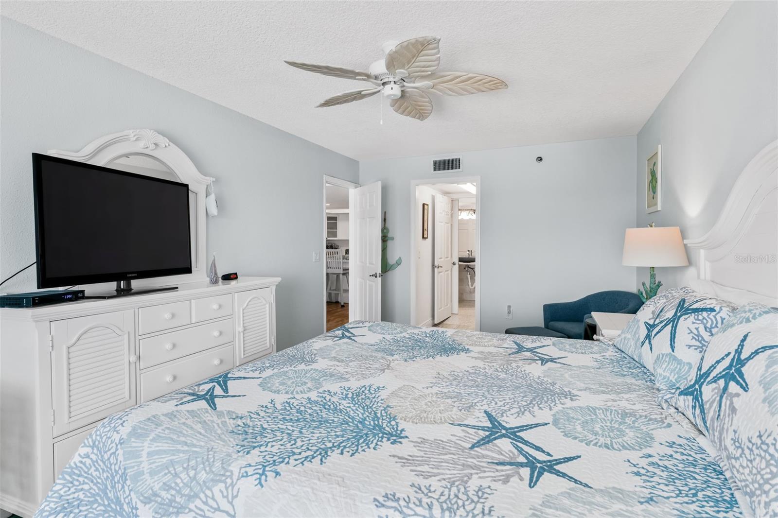 Listing photo id 17 for 18500 Gulf Boulevard 503